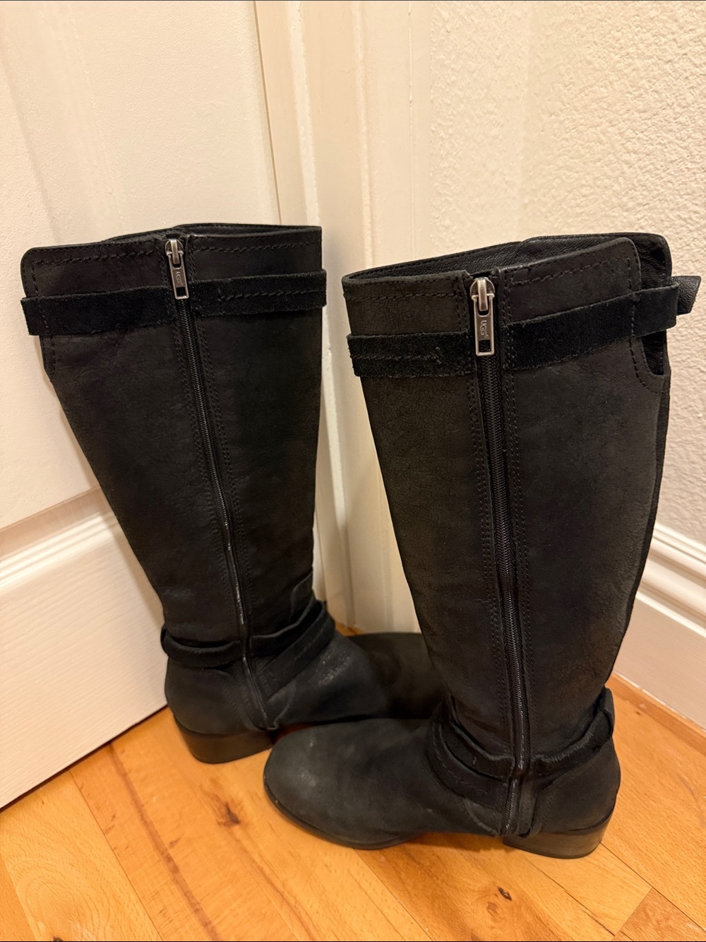 UGG Women’s Darcie Knee-High Riding Boots Black with Zippers - Picture 7 of 8